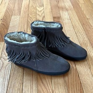 Minnetonka Grey Suede Fringe Boots, size 8